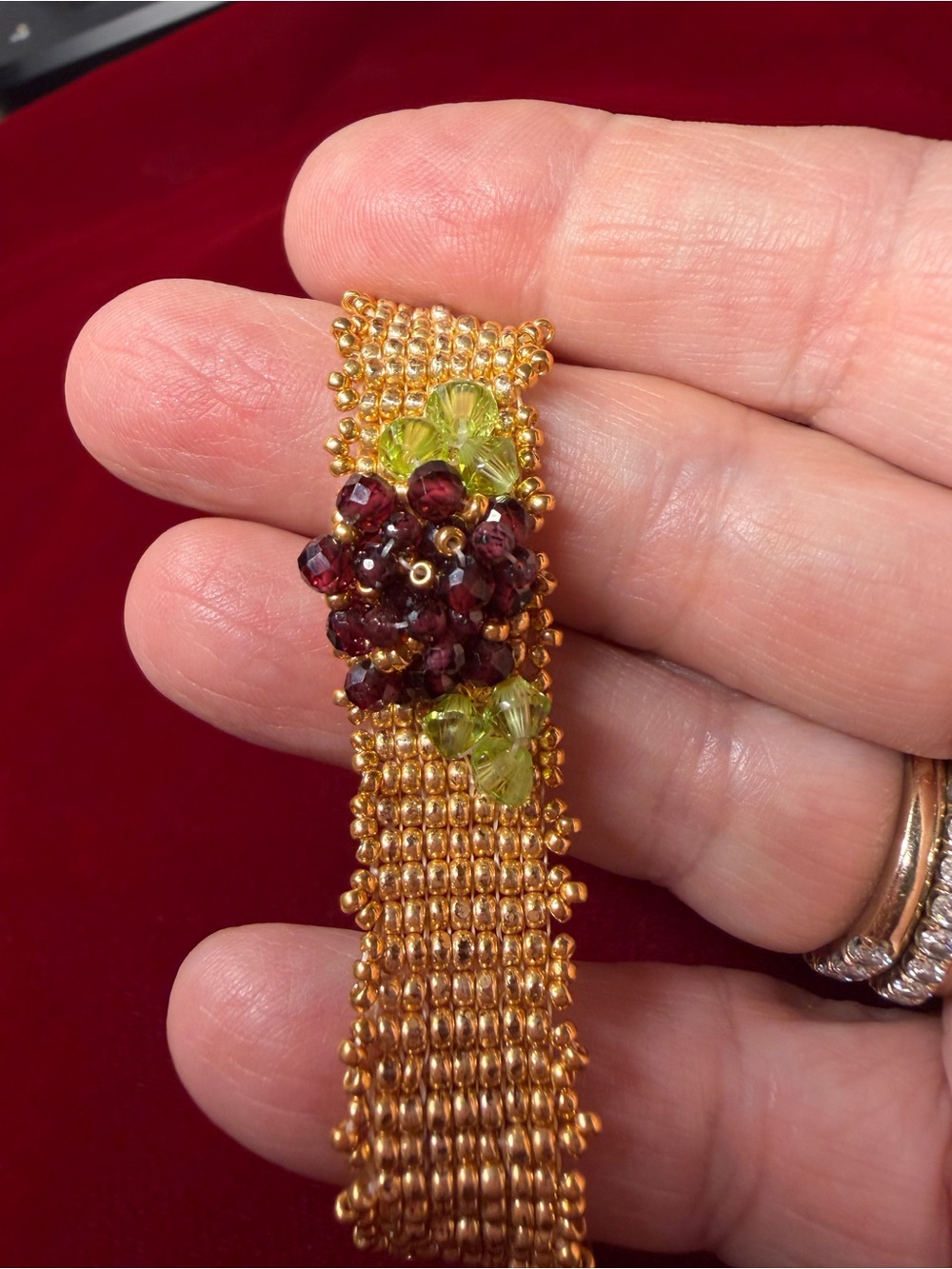 Hand woven gold color seed bead bracelet with garnet and crystal floral accent - Picture 4 of 8